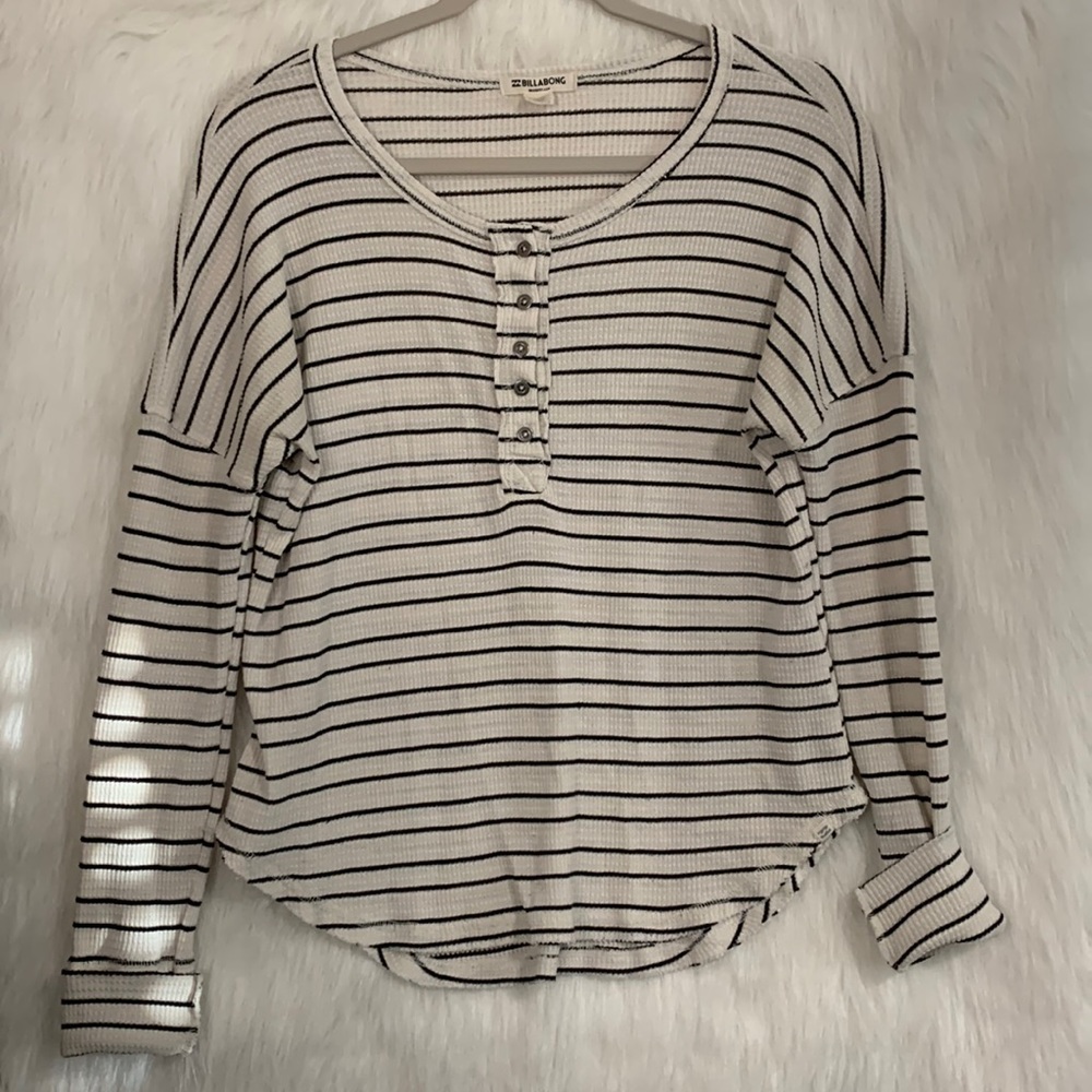 Billabong Women White Long sleeve stripe Henley. Small